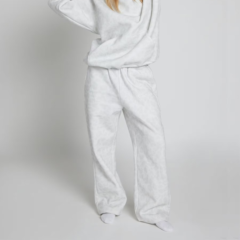 Comfrt snow leopard sweatpants